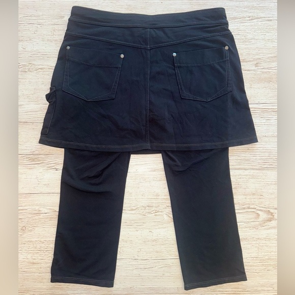 Athleta Bettona 2 in 1 Skirt Capri Legging Combo L - Picture 3 of 10